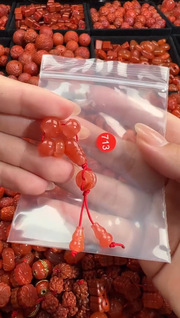 南红玛瑙未镶嵌颈饰1