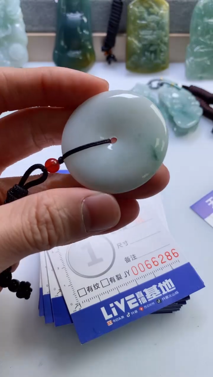 【闪购商品】翡翠挂件未镶嵌           