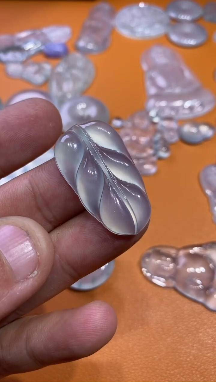 【闪购商品】翡翠吊坠(不含链)未镶嵌叶子6880