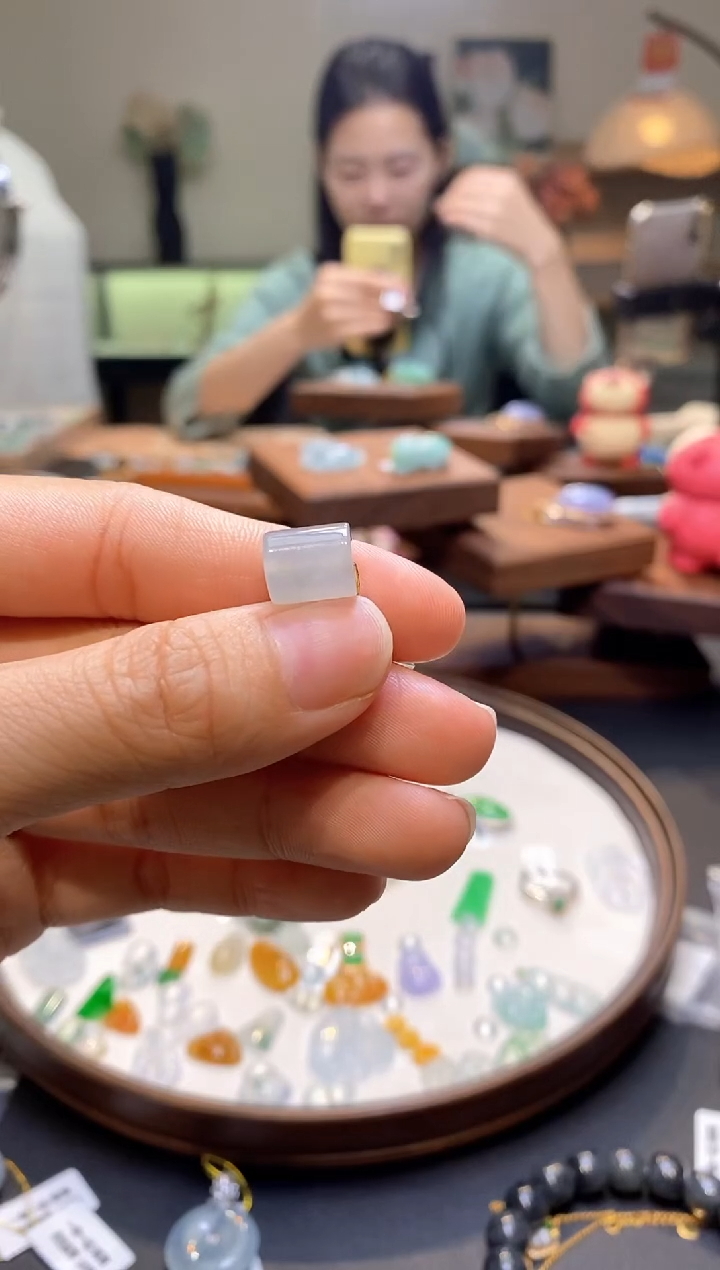 【闪购商品】翡翠未镶嵌颈饰路路通