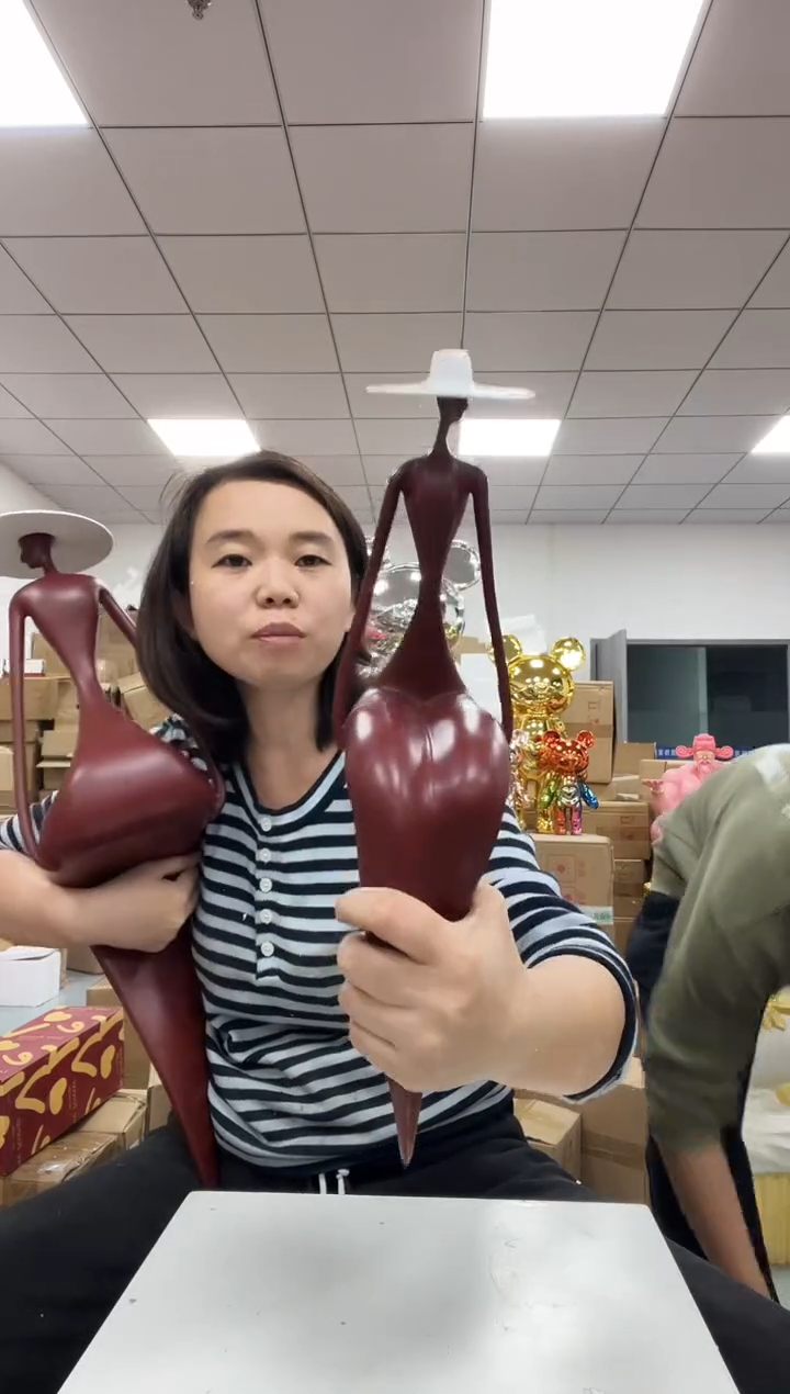 树脂小号坐姿美女红色