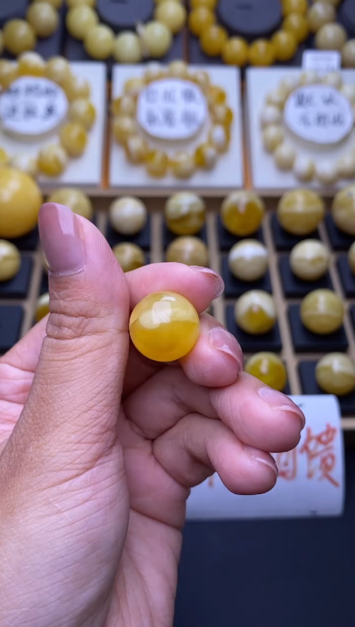 裸石琥珀未镶嵌大小姐珠宝70