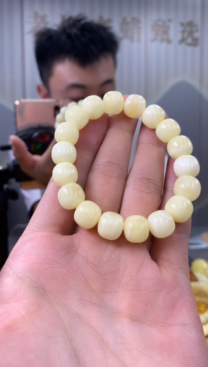 【闪购商品】琥珀裸石未镶嵌手串