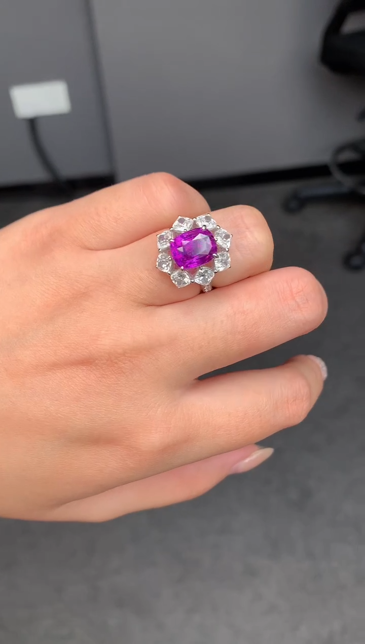 【闪购商品】彩色蓝宝石戒指18K金镶嵌5.4ct紫蓝宝戒指