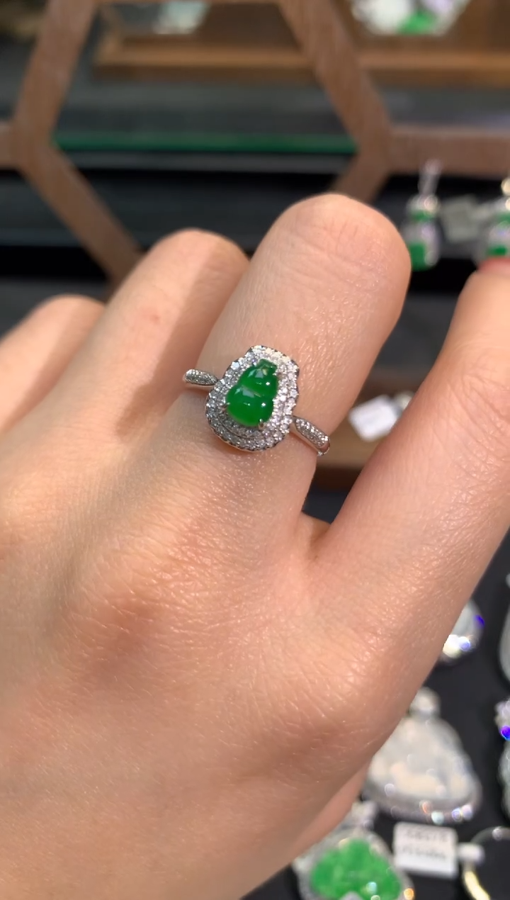 【闪购商品】翡翠吊坠(不含链)18K金镶嵌戒指