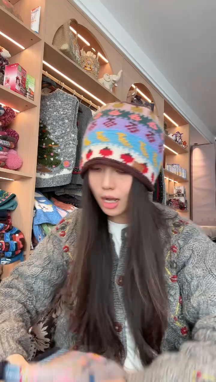 羊毛卷边 草莓帽