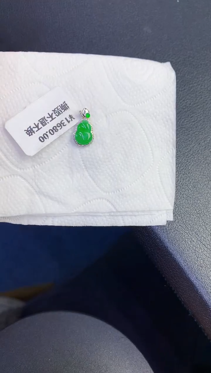 颈饰18K金镶嵌翡翠缅甸天然翡翠A货