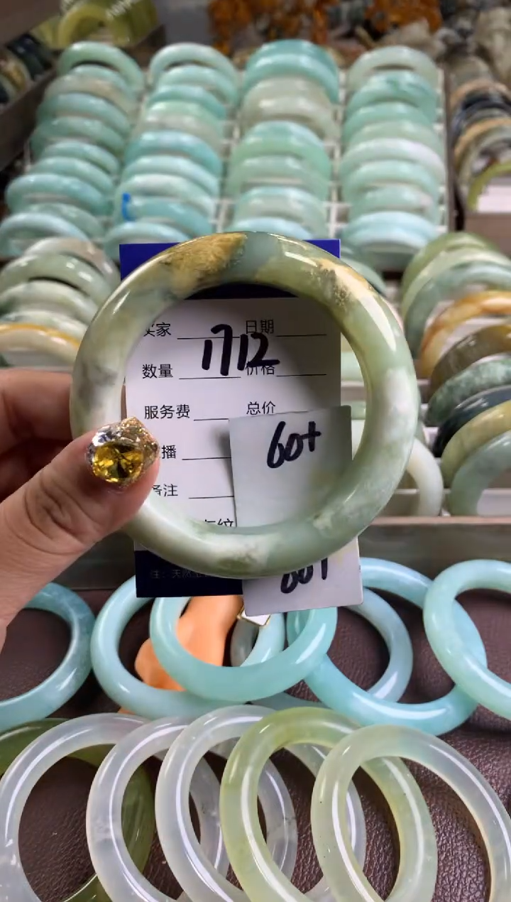 【闪购商品】蛇纹石玉手镯未镶嵌1712