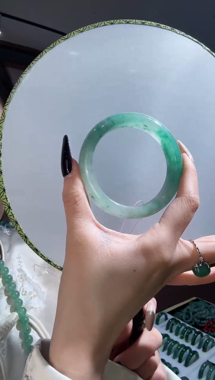 【闪购商品】石英质玉手镯未镶嵌1