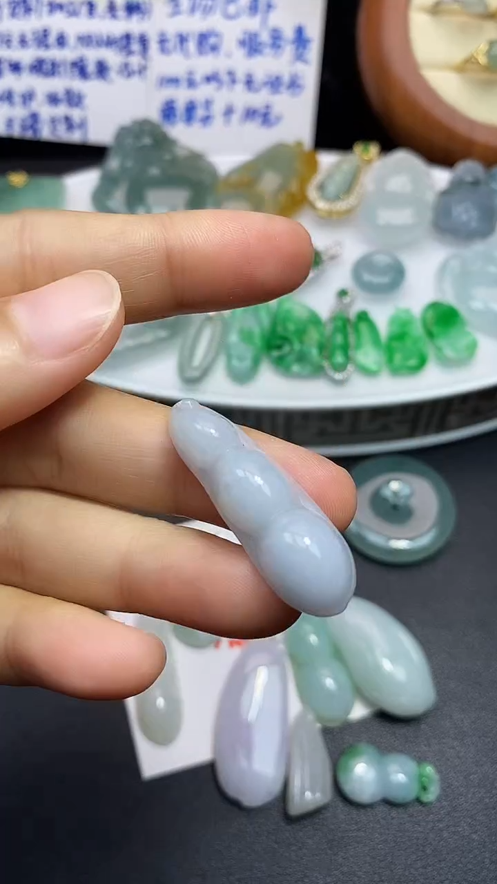 颈饰未镶嵌翡翠吊坠