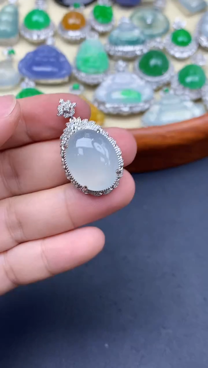 颈饰18K金镶嵌翡翠600-中国好珍宝