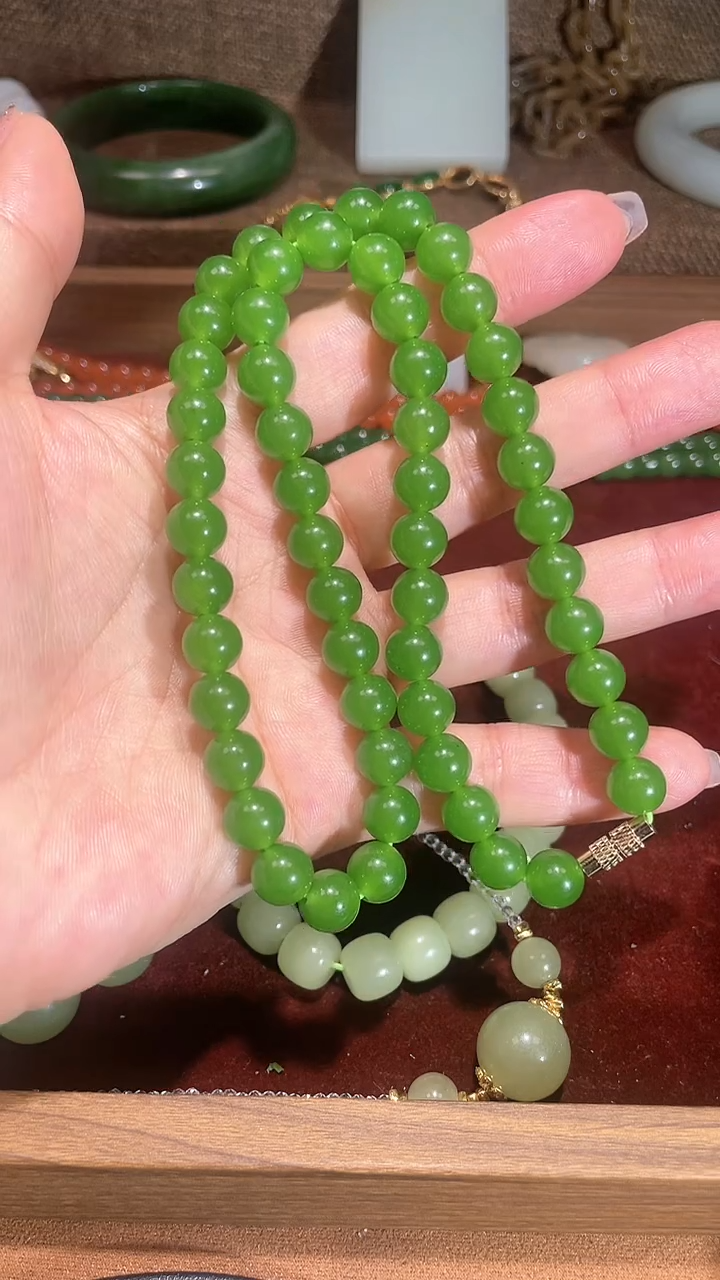 颈饰未镶嵌和田玉苹果绿项链