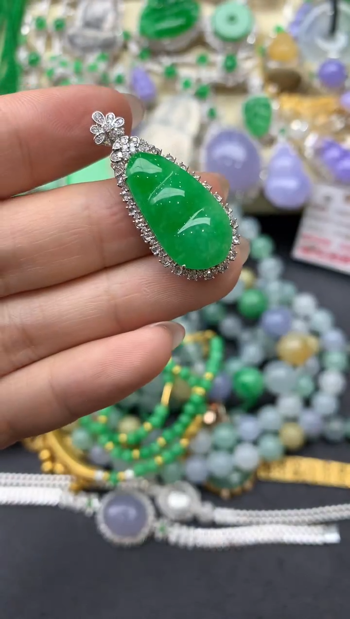 【闪购商品】翡翠颈饰18K金镶嵌606中国好珍宝