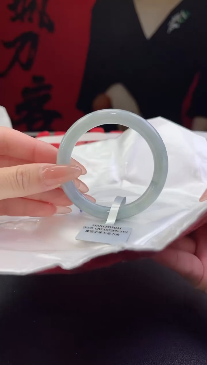 【闪购商品】翡翠手镯未镶嵌5翡翠手镯(微瑕）