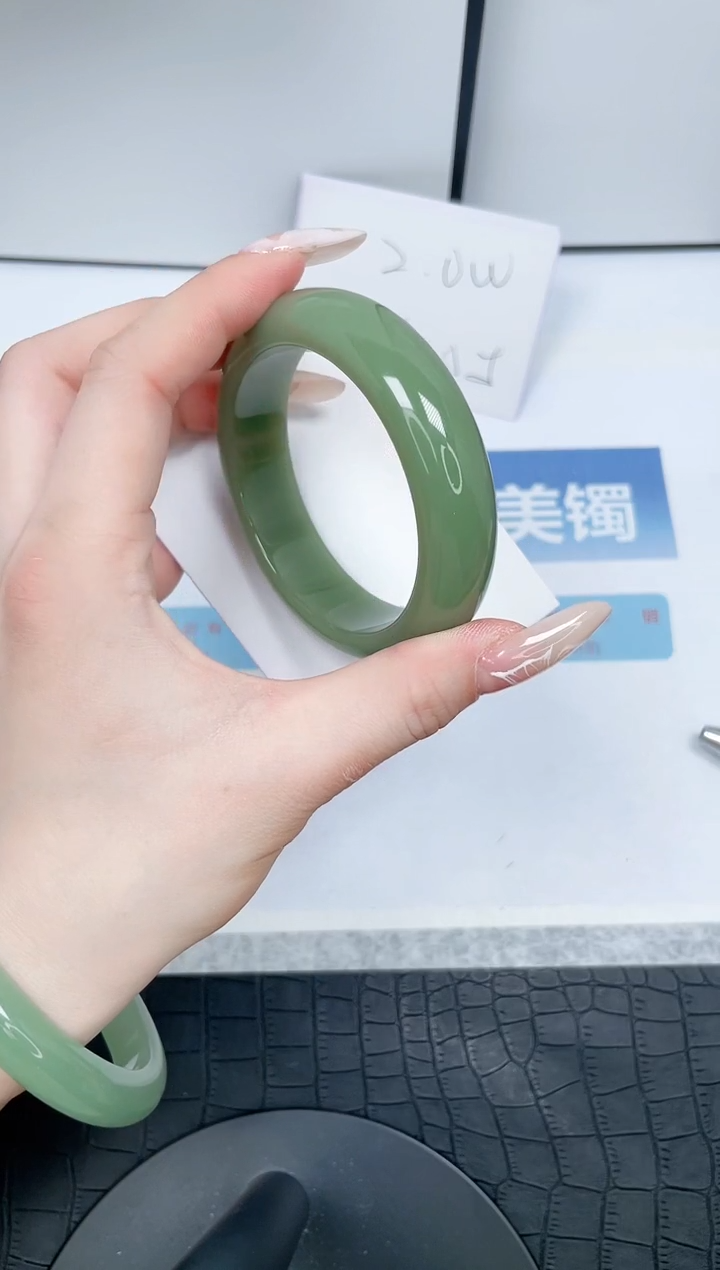 【闪购商品】石英质玉手镯未镶嵌92-56.8