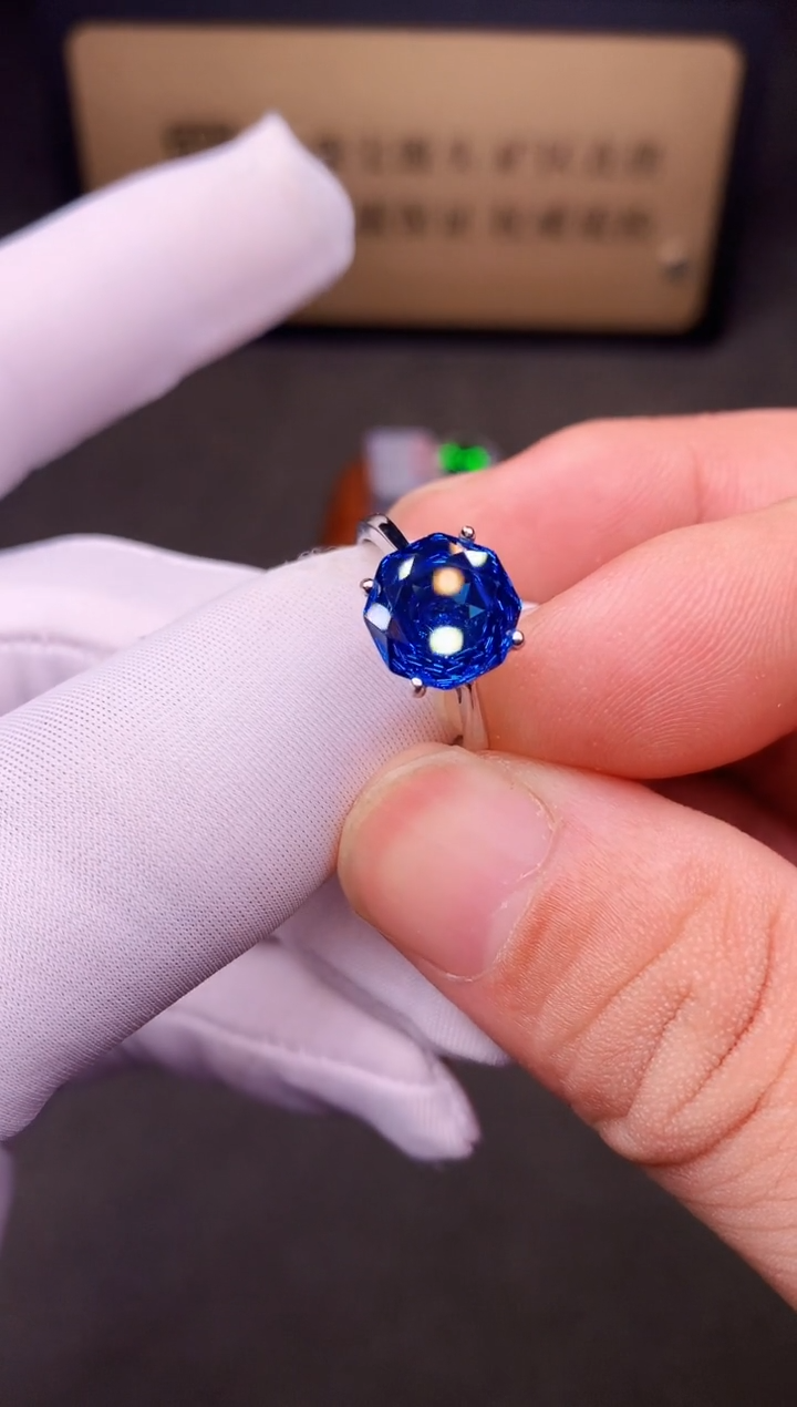 银S925镶嵌戒指托帕石·······