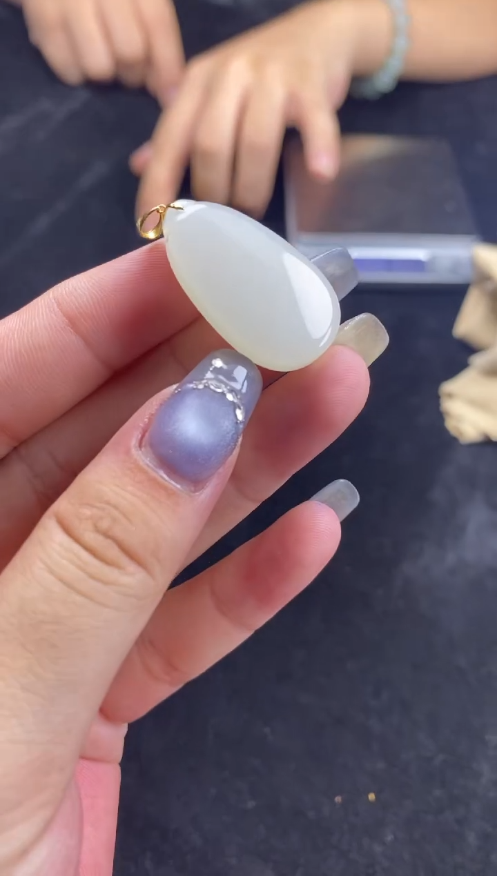 和田玉18K金镶嵌吊坠(不含链)吊坠-D4413