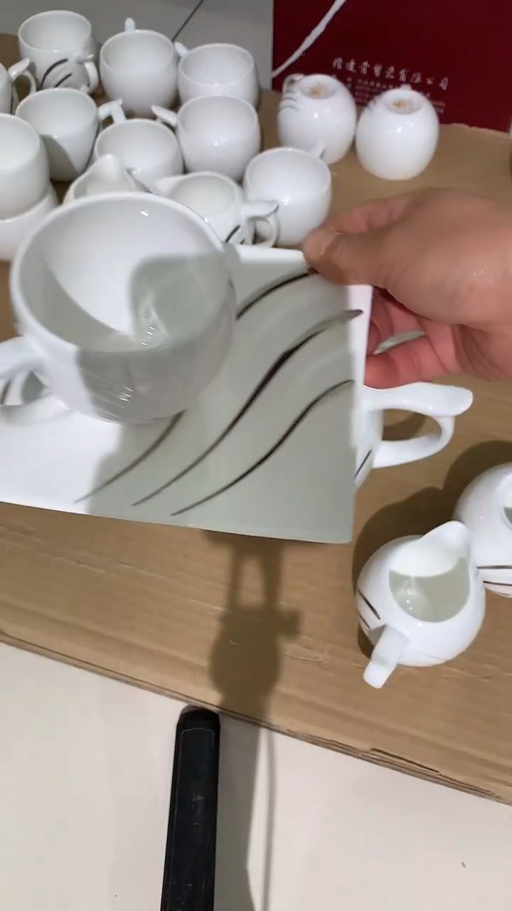 杯碟隆达骨质瓷1