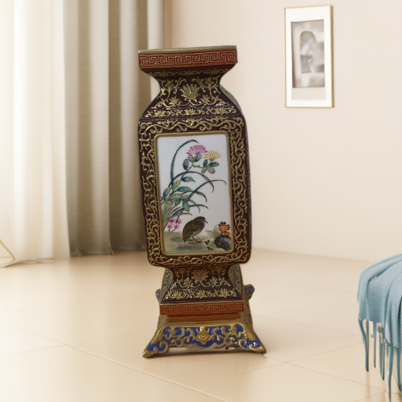 金饰花鸟四方瓷瓶