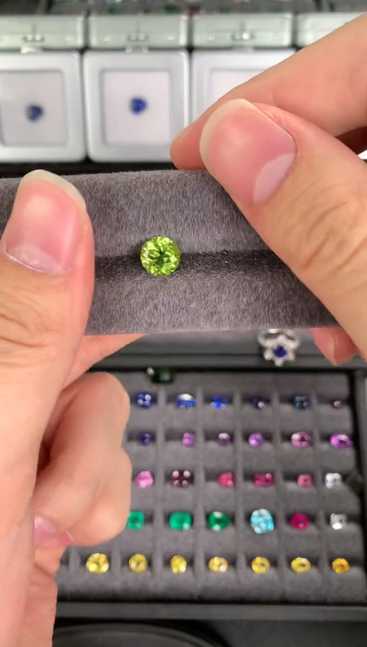 【闪购商品】橄榄石裸石未镶嵌一粒2卡缅甸