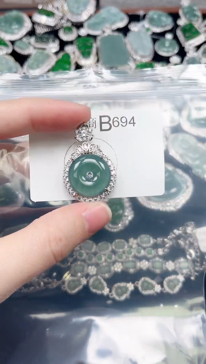 翡翠未镶嵌颈饰赠皮绳694