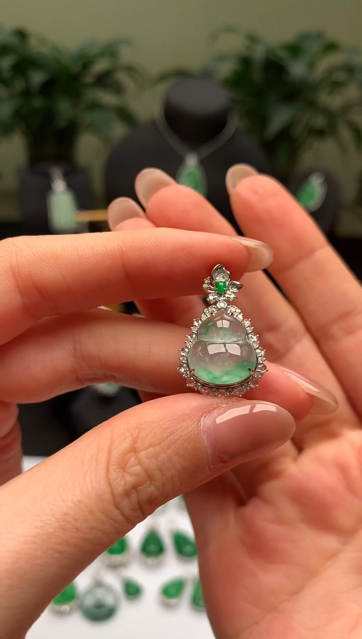 翡翠18K金镶嵌吊坠(不含链)葫芦