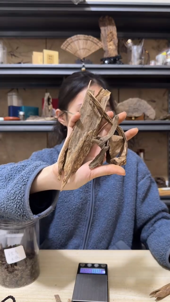 【闪购商品】沉香摆件28号芽庄土沉野料块料24克+