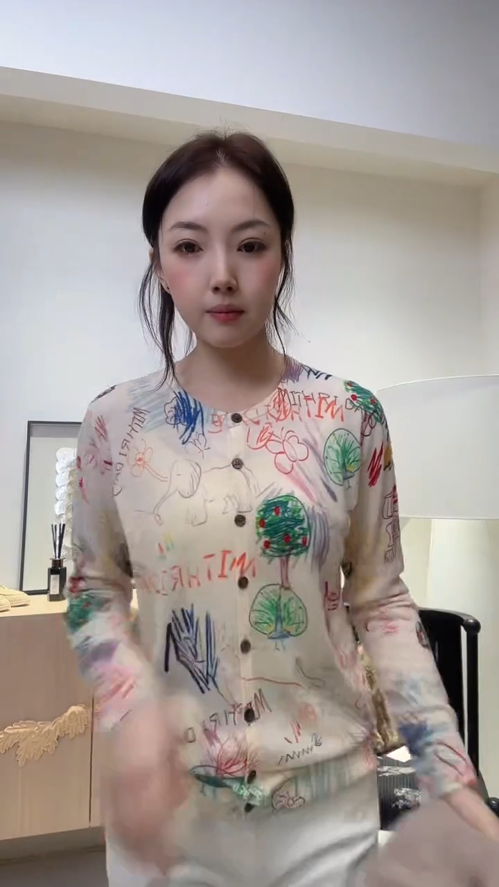 涂鸦经典羊毛开衫