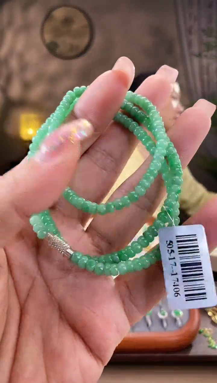 翡翠未镶嵌吊坠(不含链)珠串一条