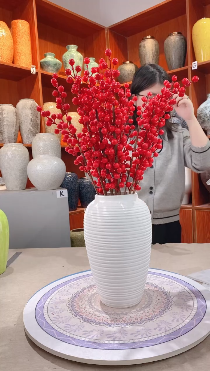 【闪购商品】瓶精品陶瓷花瓶 无花 白螺纹 中号