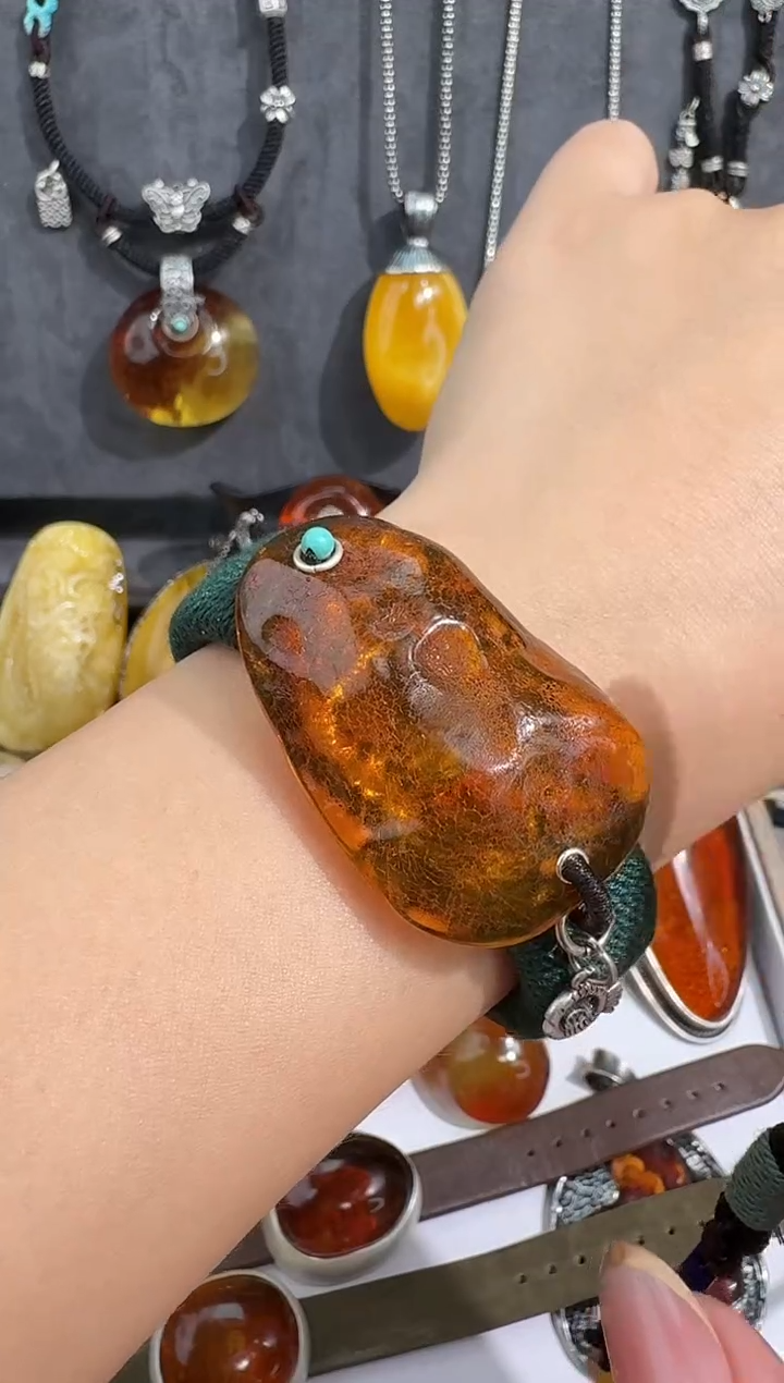 未镶嵌琥珀裸石美*纪琥珀