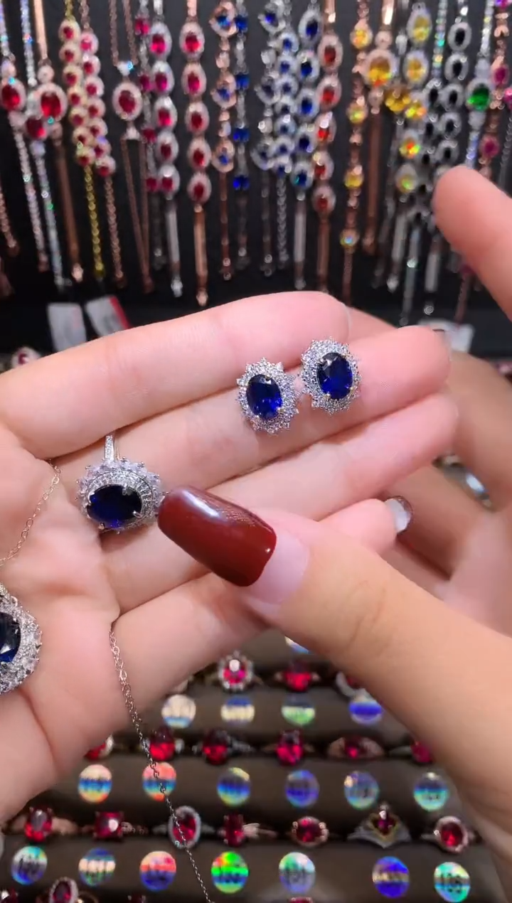 【闪购商品】蓝宝石耳饰银S925镶嵌6.8银