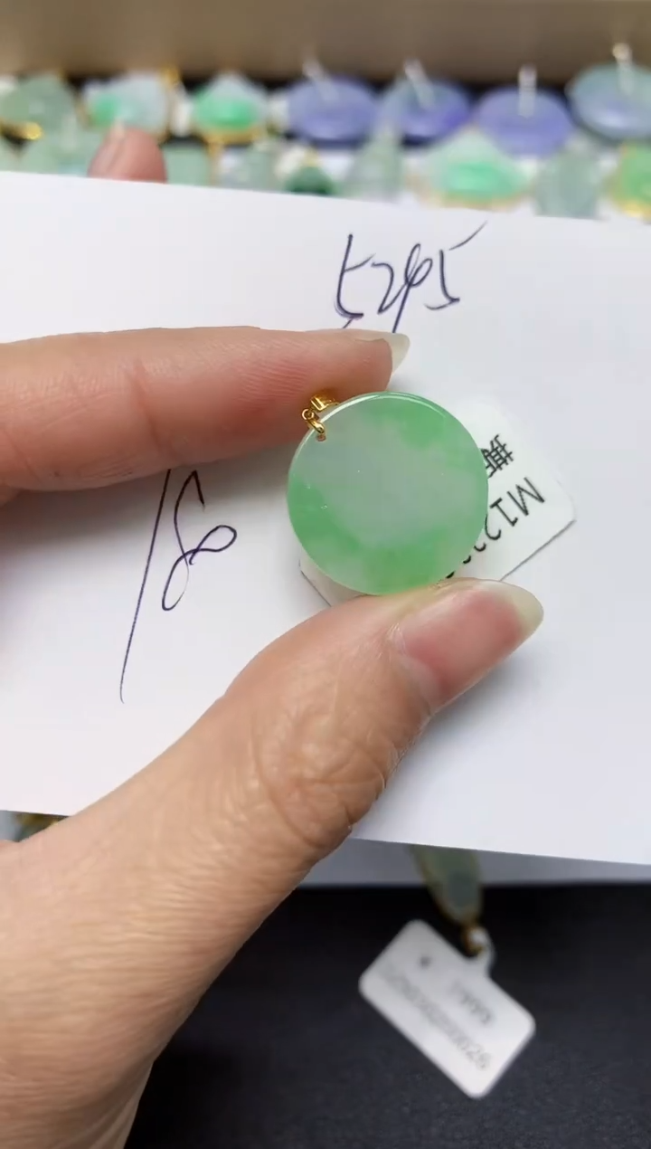 翡翠18K金镶嵌颈饰天然翡翠A货