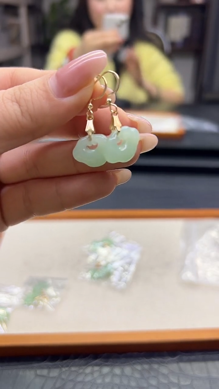 14K金镶嵌和田玉耳饰E869