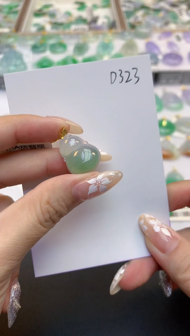 翡翠18K金镶嵌颈饰天然缅甸a货翡翠