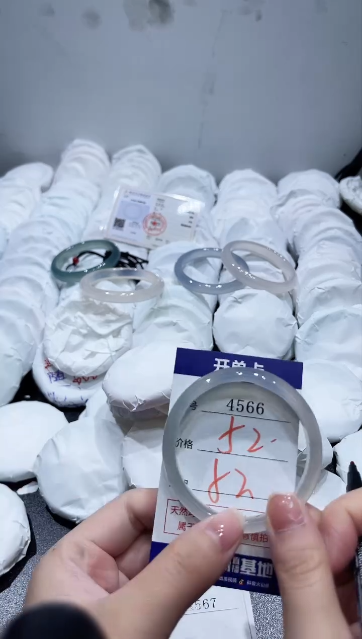 玛瑙/玉髓手镯未镶嵌4566