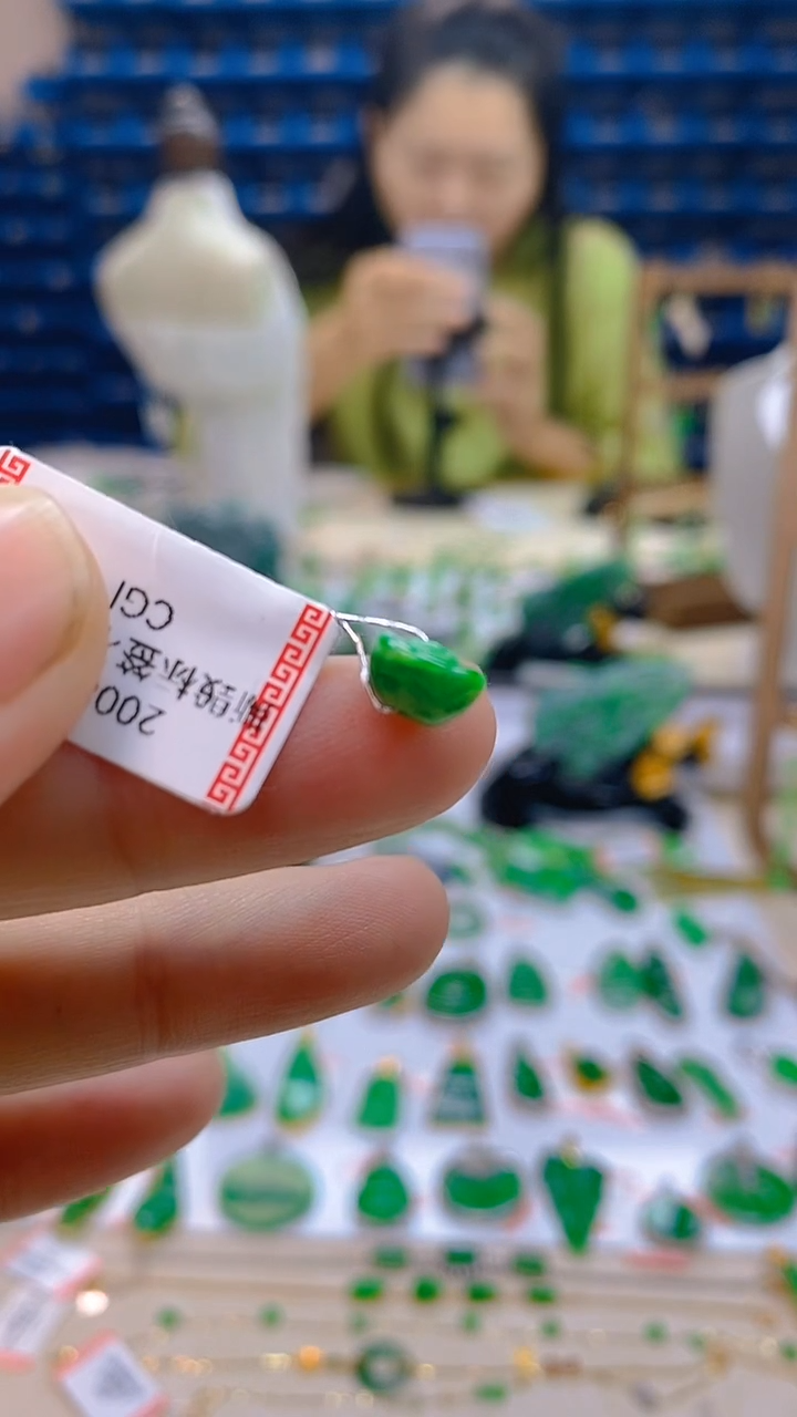 颈饰未镶嵌翡翠新号开播 全场乱卖