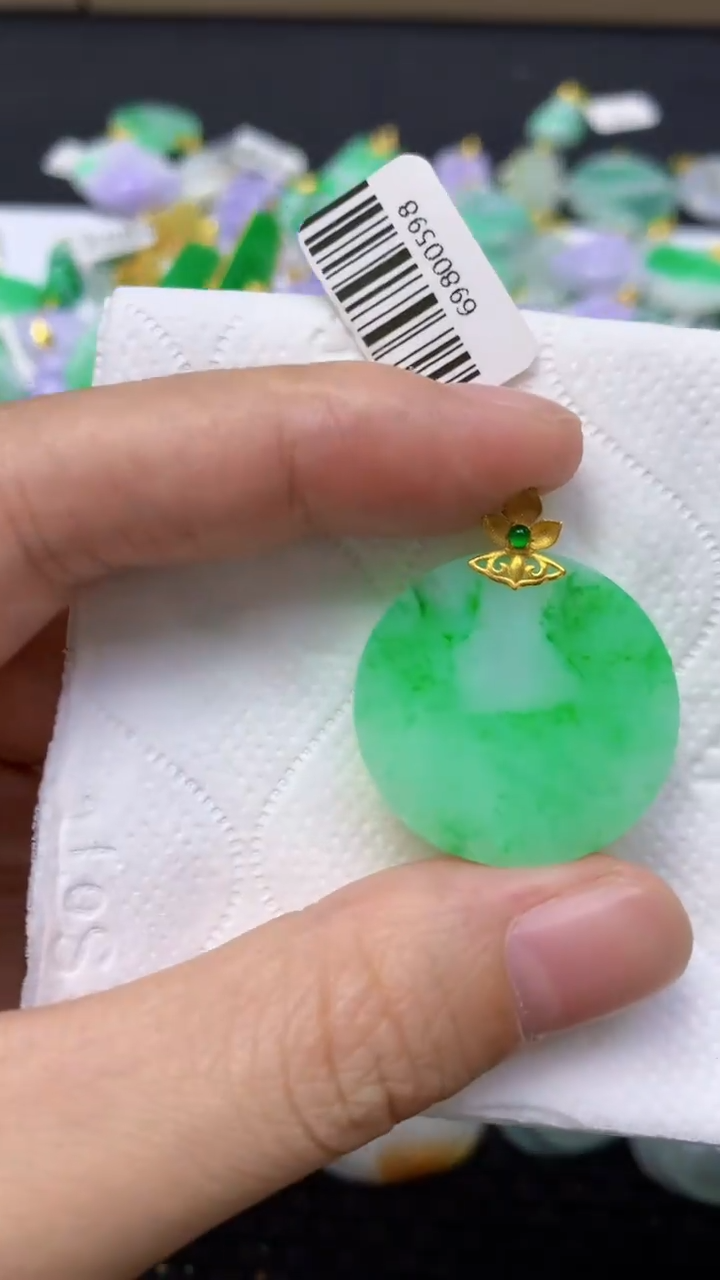 颈饰18K金镶嵌翡翠天然缅甸翡翠A货