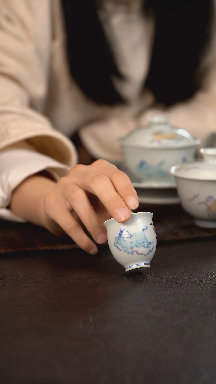 【闪购商品】杯活动价聚澜堂斗彩小鹿玉兰杯 蓝色