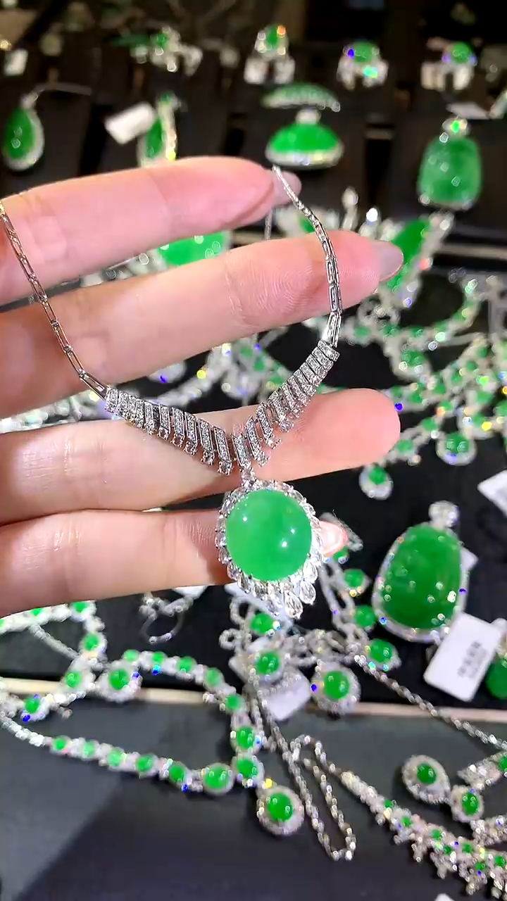 【闪购商品】翡翠颈饰18K金镶嵌150-套链