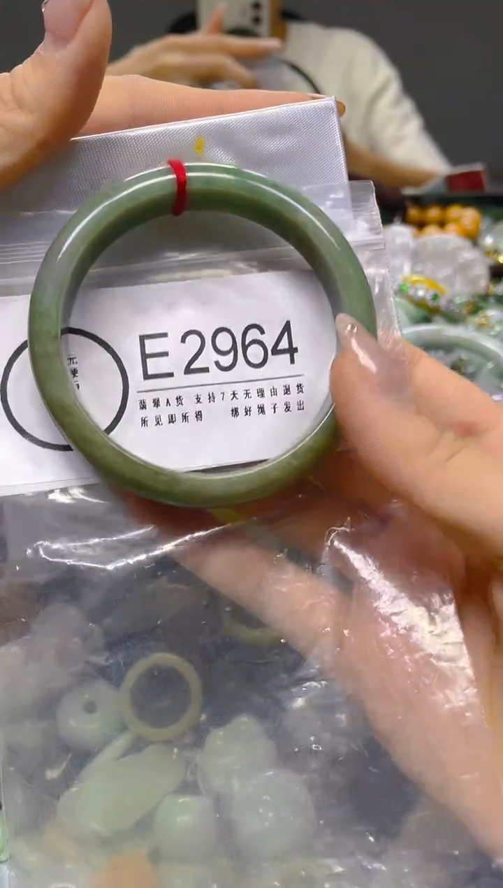 翡翠未镶嵌颈饰57.6/E/翡翠A货,1件也是批发价