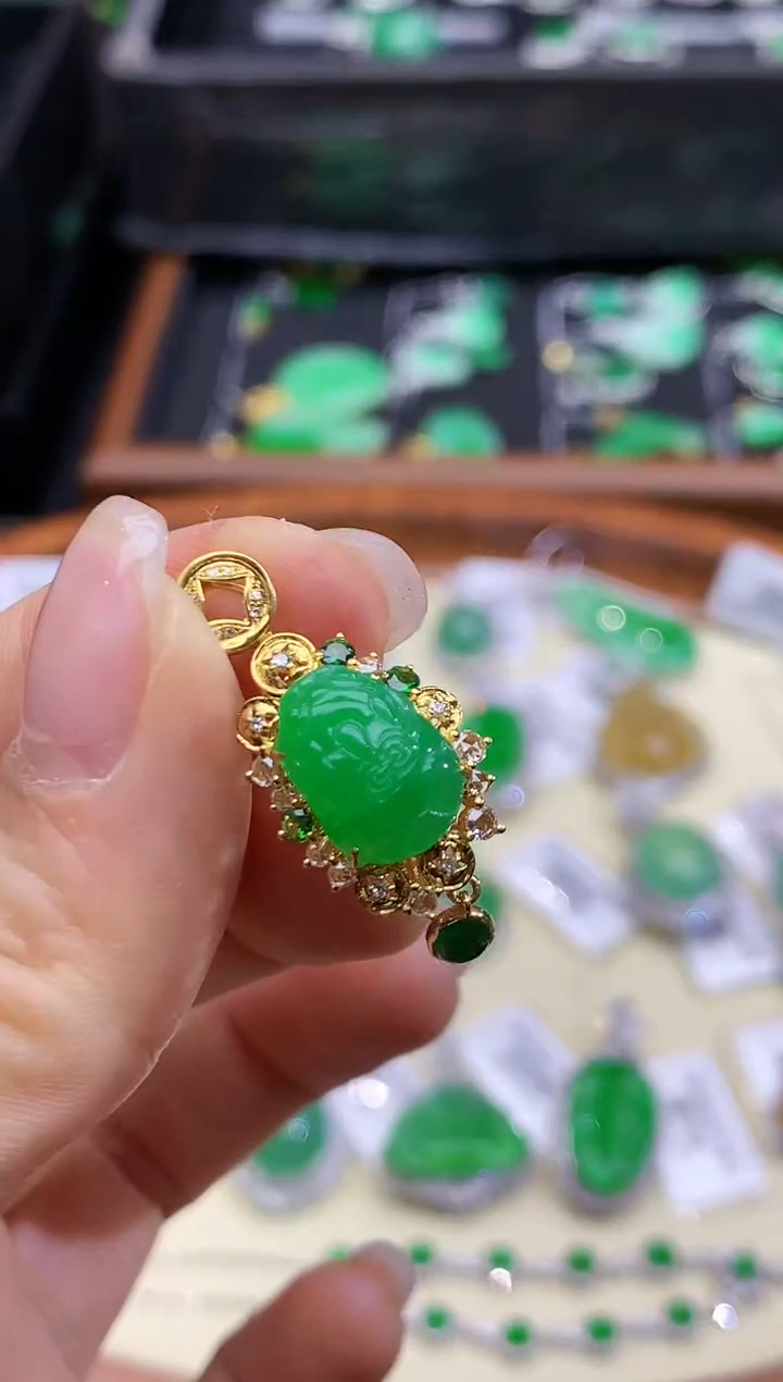 【闪购商品】翡翠吊坠(不含链)18K金镶嵌4518