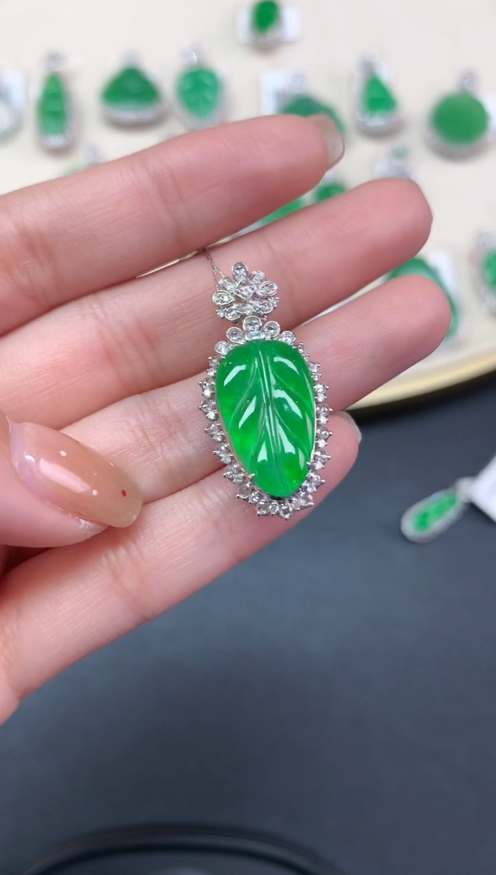 【闪购商品】翡翠吊坠(不含链)18K金镶嵌吊坠A492|15000