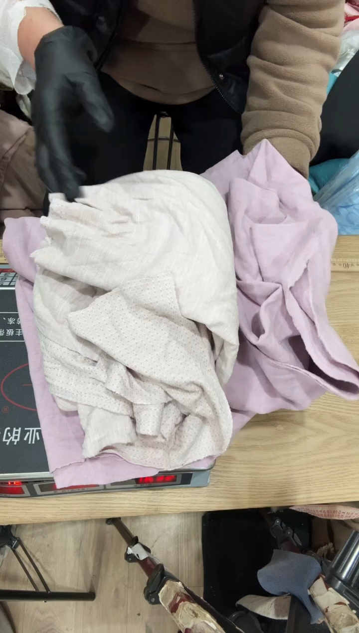 处理十元一斤澳绒布头            142号