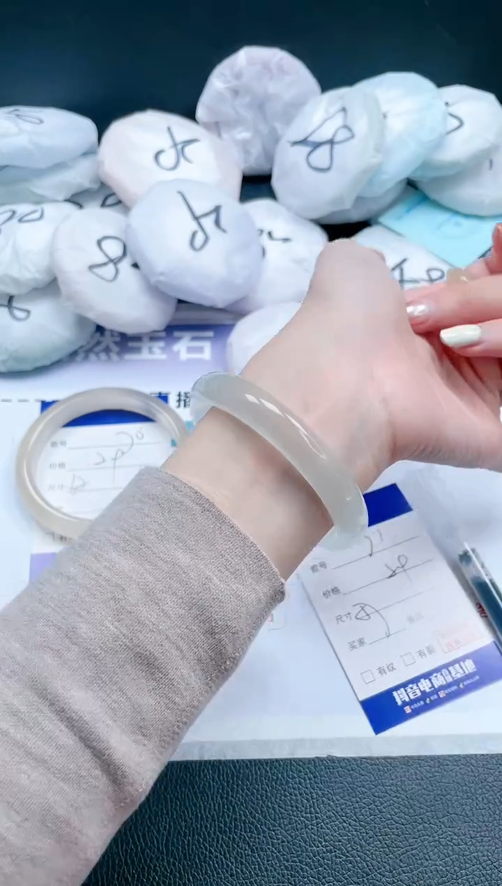 【闪购商品】石英质玉手镯未镶嵌 白月光手镯-57