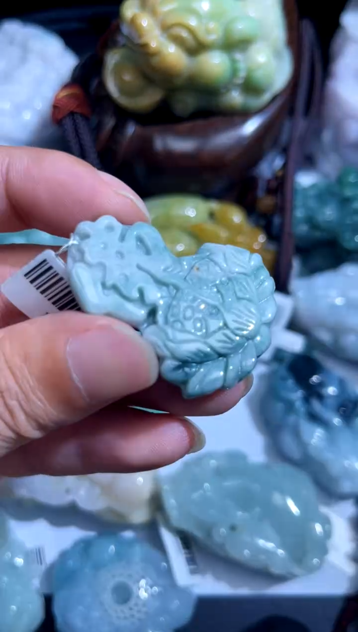 翡翠未镶嵌吊坠(不含链)00000180