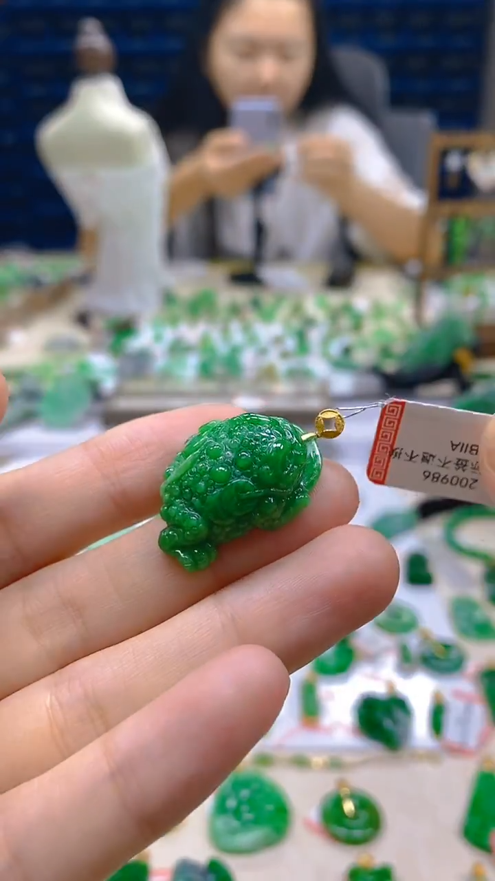 颈饰18K金镶嵌翡翠新号开播 全场乱卖