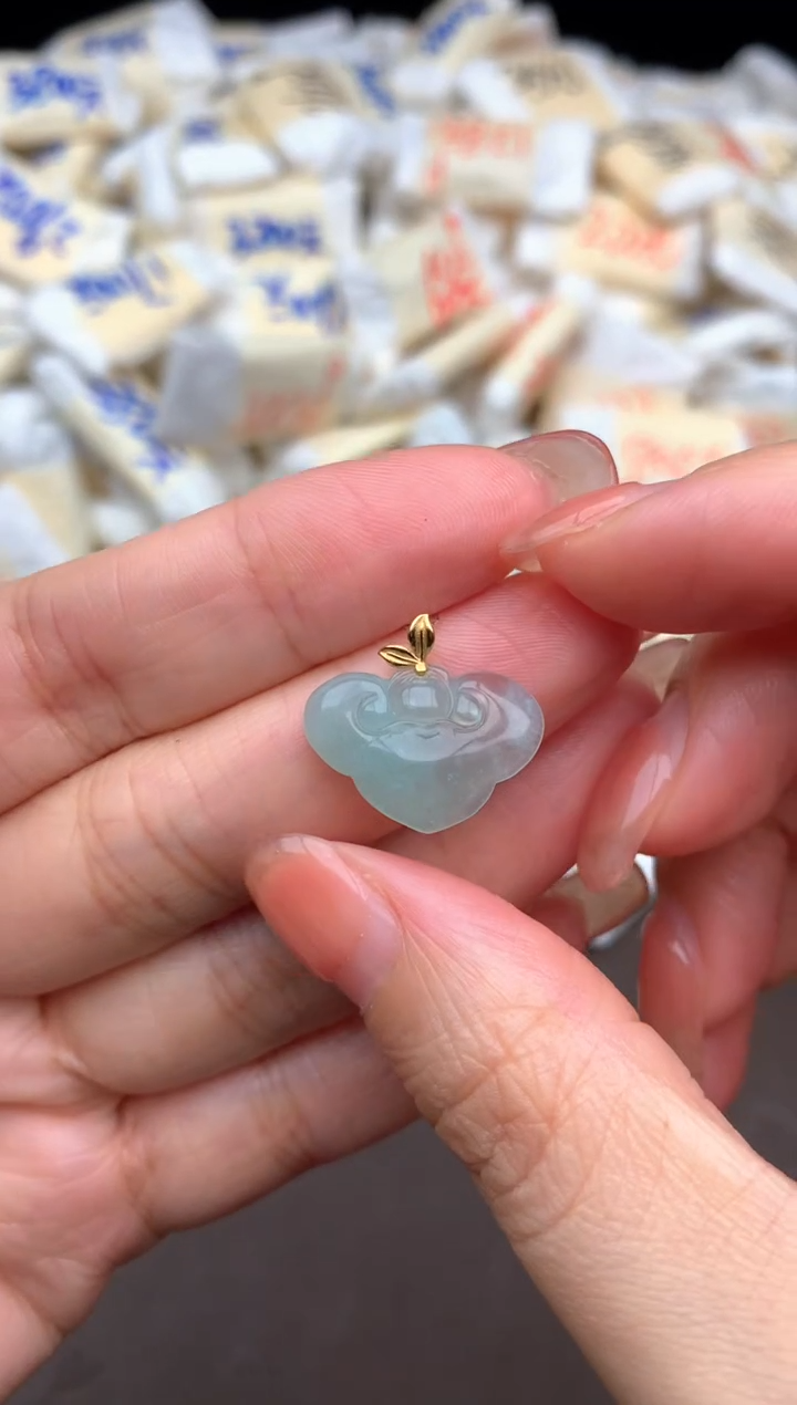 18K金镶嵌挂件翡翠一