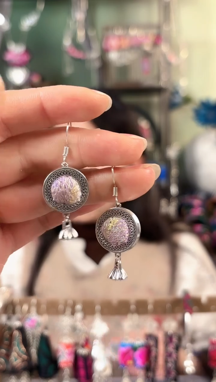 彩云南阁非遗老绣饰品130*