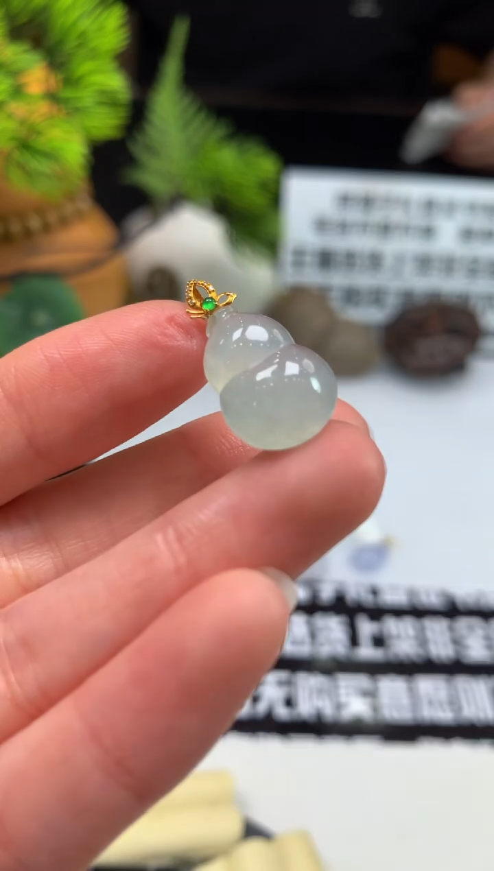 颈饰18K金镶嵌翡翠牡**开---112258
